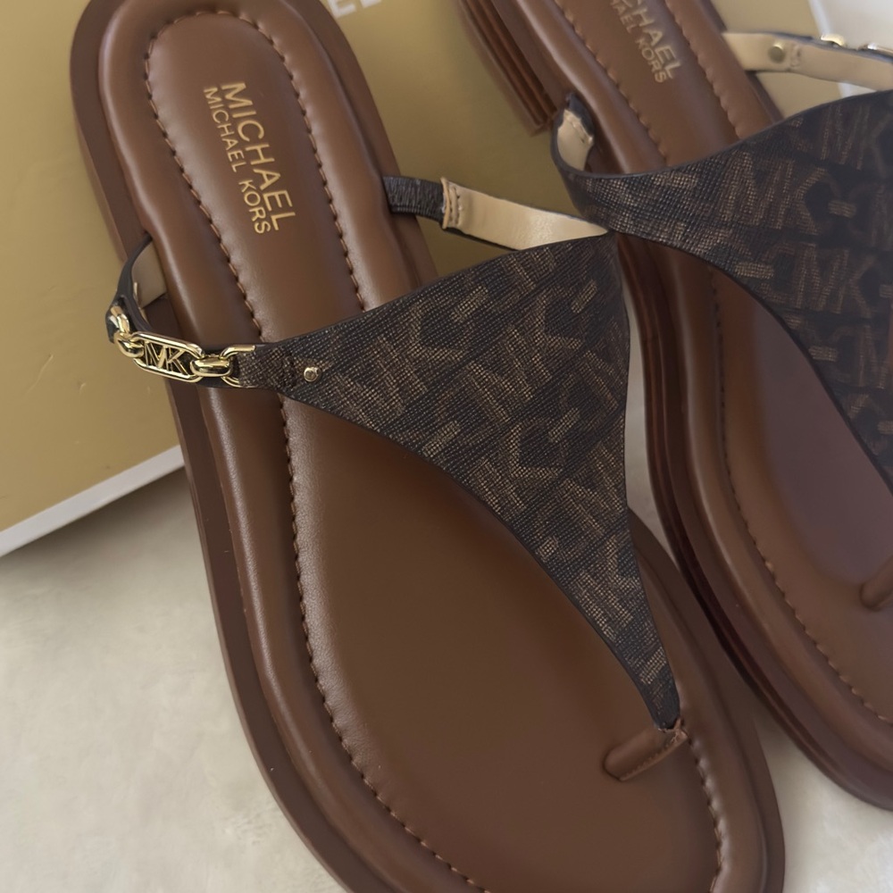 Michael Kors THONG DANIELLA FLAT size 7.5 - Picture 3 of 6